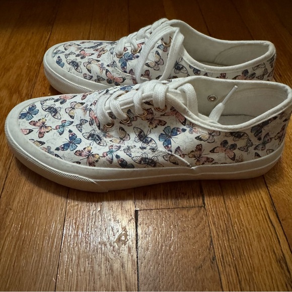 Sincerely Jules Canvas Butterfly Print Sneakers - Picture 4 of 7
